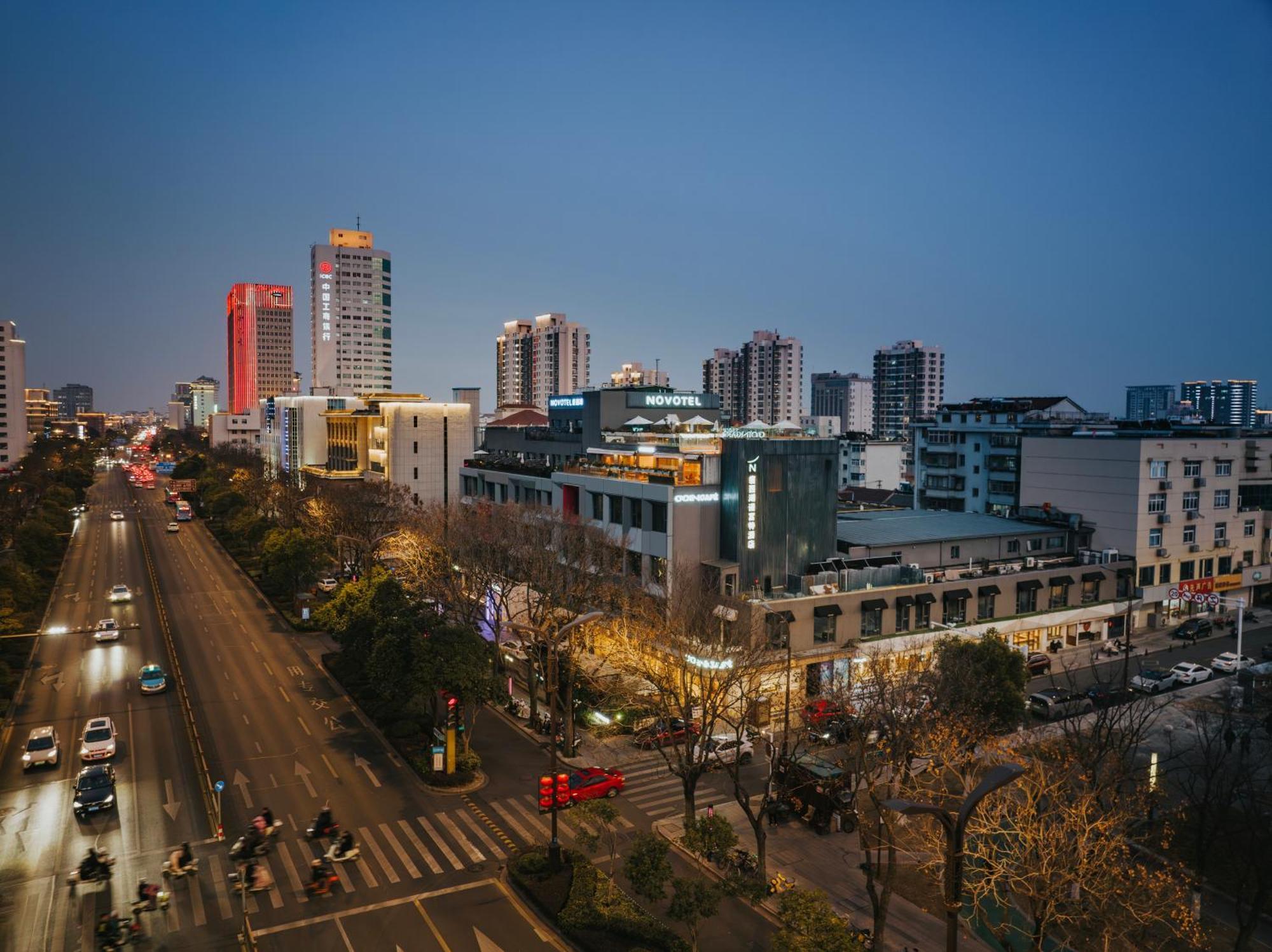 Novotel Yangzhou City Center Exterior foto